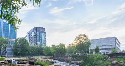 Grand Greenville Estate ~ walk to Furman & Swamp Rabbit Trail!