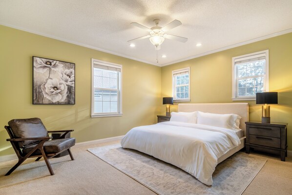 4 bedrooms, desk, iron/ironing board, free WiFi