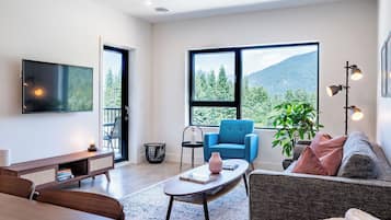 Condo | Living area | 40-inch flat-screen TV with digital channels