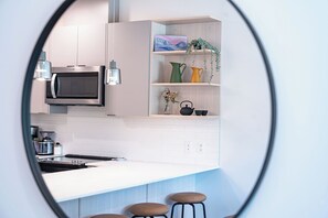 公寓式客房 | 起居区 | 40-英寸纯平电视（配备数码频道）