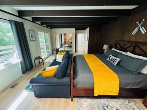 4 bedrooms, desk, iron/ironing board, free WiFi