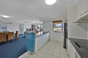 Private kitchen - Two Bedroom Ocean View apartment a stones throw from Bargara cafe life (Bundaberg)
