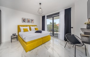 4 bedrooms, travel cot, free WiFi, bed sheets