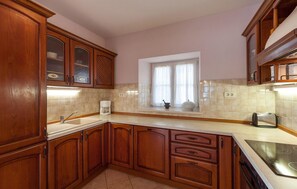 Réfrigérateur, four, plaque de cuisson, lave-vaisselle