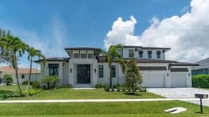 Exterior - 1110 Abbeville Court - New Vacation Retreat in Paradise. (Marco Island)
