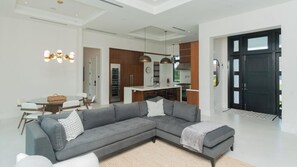 TV, DVD player - 1110 Abbeville Court - New Vacation Retreat in Paradise. (Marco Island)