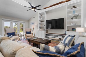 Smart TV, fireplace