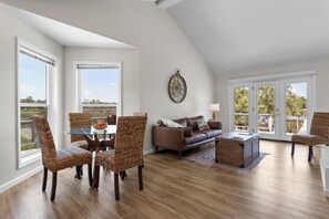 Smart TV, fireplace - Ocean Springs Waterfront Home with Amazing Views! (Ocean Springs)