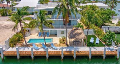 P56 - Beautiful 6 bedroom/5 Bathroom Pool Home in