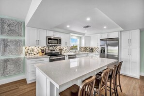 Fridge, microwave, oven, stovetop - P56 - Beautiful 6 bedroom/5 Bathroom Pool Home in Key Colony Beach. Accommodates 12 guests max. (Key Colony Beach)