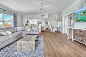 TV - P56 - Beautiful 6 bedroom/5 Bathroom Pool Home in Key Colony Beach. Accommodates 12 guests max. (Key Colony Beach)