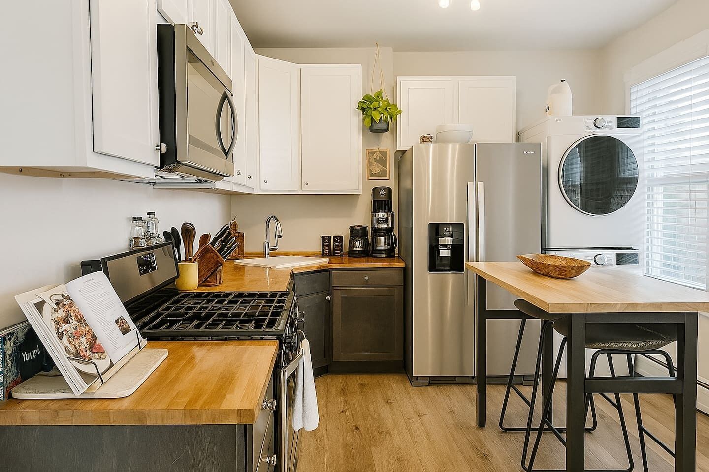 Refrigerador, microondas, horno y parrilla de estufa 