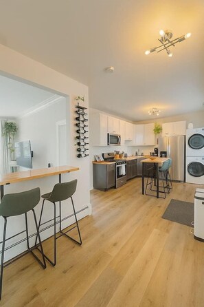 Unclassified image, 3 of 23, button