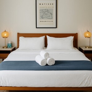 2 bedrooms, desk, iron/ironing board, travel cot - Beautiful Chicago 2BD 1BA, minutes from Downtown! (Chicago)