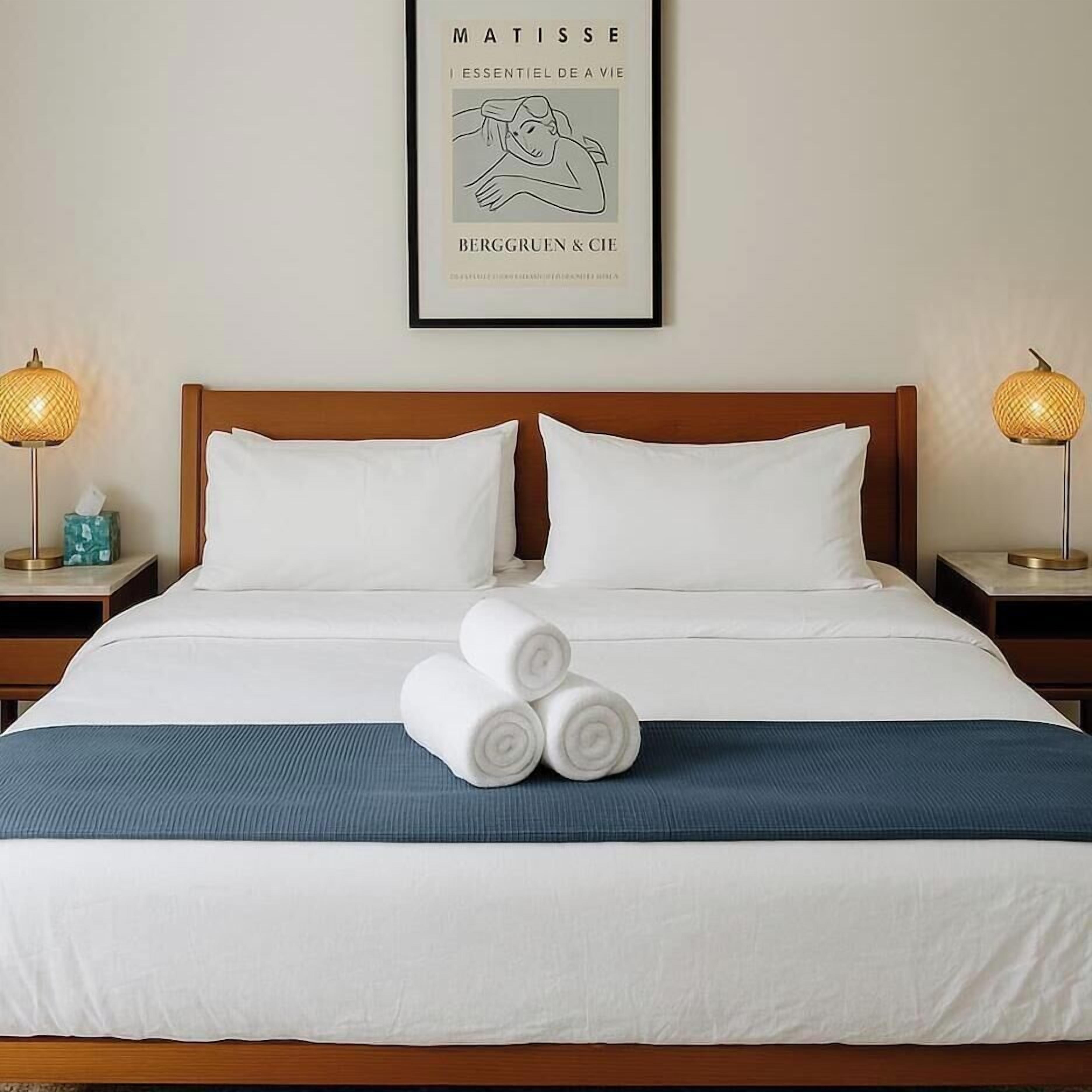 2 室のベッドルーム、デスク、アイロン / アイロン台、旅行用ベビーベッド