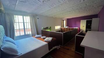 2 habitaciones, tabla de planchar con plancha, wifi y ropa de cama