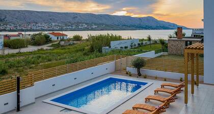 Beautiful home in Pag with WiFi