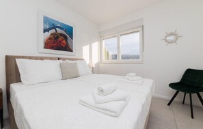 3 bedrooms, travel crib, free WiFi, bed sheets