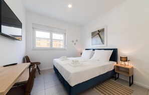 3 bedrooms, travel cot, free WiFi, bed sheets