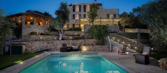 6 bedroom amazing home in Sudurad