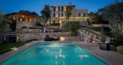 6 bedroom amazing home in Sudurad