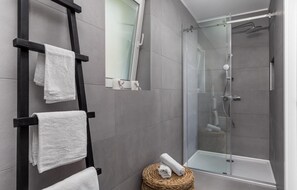Baignoire, sĂšche-cheveux