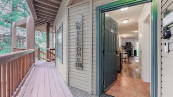 Condo (1 Bedroom) | Property amenity