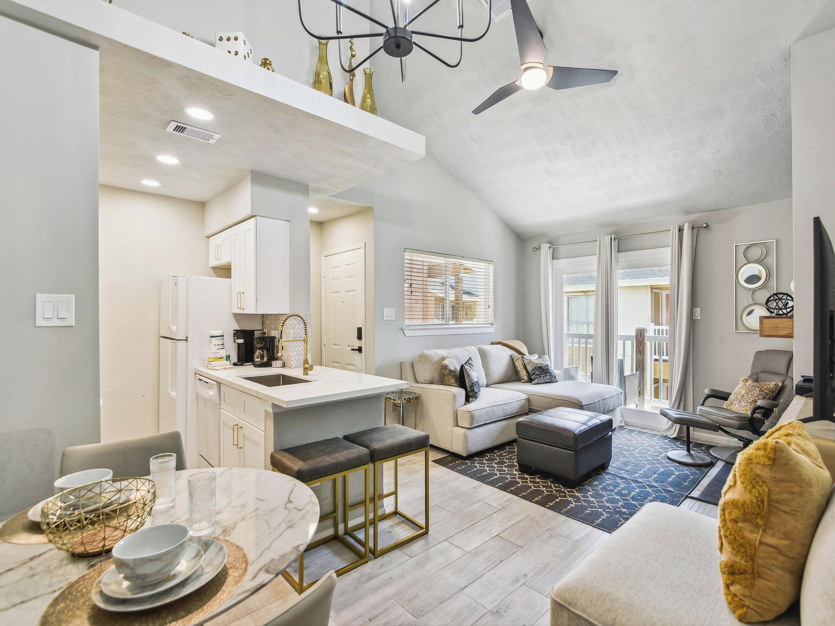 Condo (1 Bedroom) | Front of property