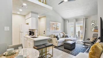 Condo (1 Bedroom) | Front of property