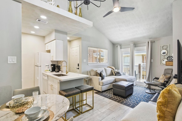 Condo (1 Bedroom) | Front of property
