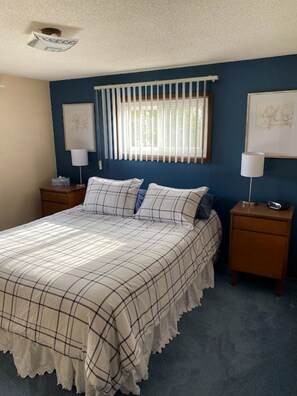 3 habitaciones, tabla de planchar con plancha, wifi y ropa de cama 