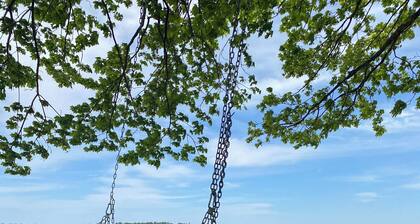Hideaway on Little Bay - close to boat launch, beach, restaurants and more