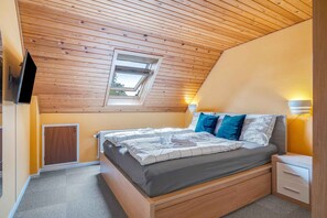 3 bedrooms, iron/ironing board, free WiFi
