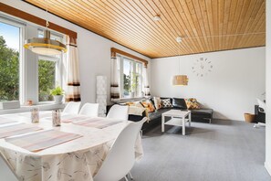 Dining - Cozy house close to Lalandia and Rødby Harbour (Rødby)