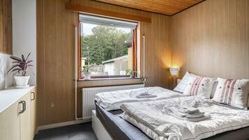 3 bedrooms, iron/ironing board, free WiFi