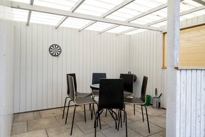 Outdoor dining - Cozy house close to Lalandia and Rødby Harbour (Rødby)