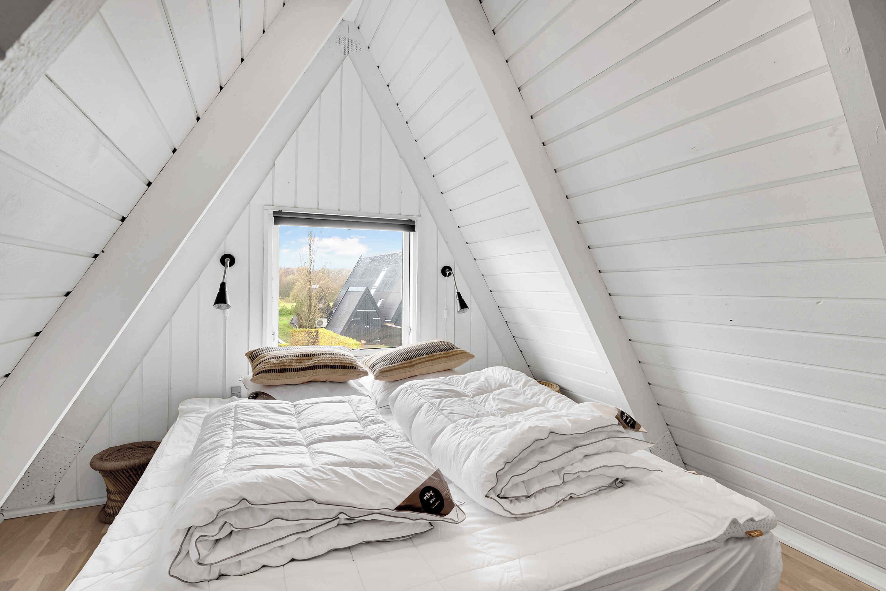 2 bedrooms, iron/ironing board, free WiFi