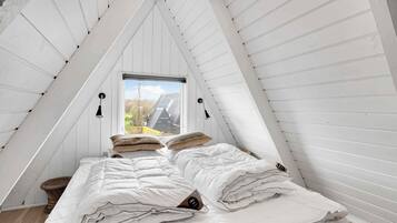 2 bedrooms, iron/ironing board, free WiFi