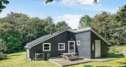 Summer house in beautiful nature in Brunshuse