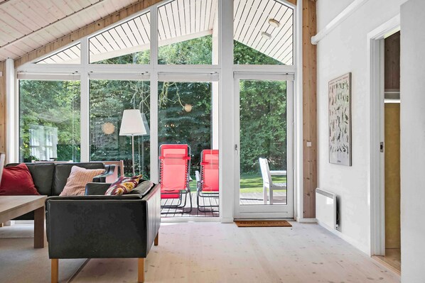 Fireplace, DVD player - Summer house in beautiful nature in Brunshuse (Haarby)