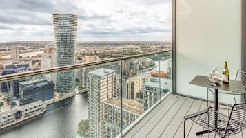 One Bedroom Apartment | 陽台
