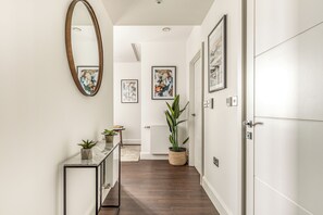 Two Bedroom Apartment | Seterika/papan seterika, Wi-fi percuma, cadar katil 