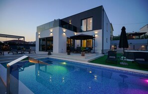 A heated pool - Luxurious home in Sibenik-Brodarica (Sibenik-Brodarica)