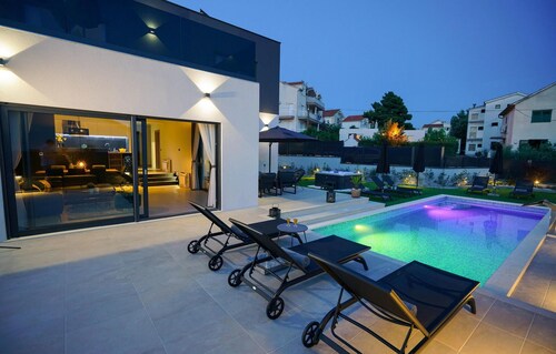Luxuriöses Haus in Sibenik-Brodarica