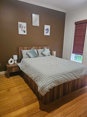 5 slaapkamers, een strijkplank/strijkijzer, wifi, beddengoed
