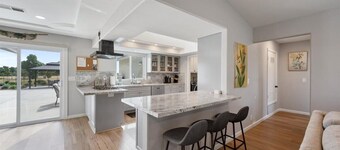 Newly remodeled 4-bedroom, 3-bathroom home with jacuzzi close to downtown Paso