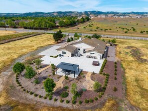Exterior - Newly remodeled 4-bedroom, 3-bathroom home with jacuzzi close to downtown Paso (Paso Robles)