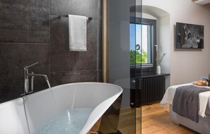 Bathtub, hair dryer