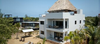Oceanfront 5 Bedroom Private Island Villa w/ Pool