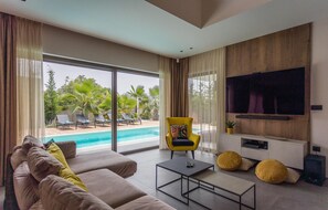 TV, fireplace, DVD player, table football - 4 bedroom stunning home in Banjole (Banjole)